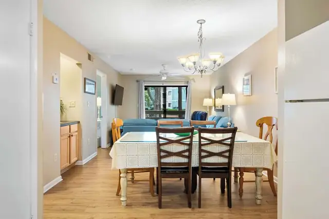 Dining area at Fiddler’s Cove 11C
